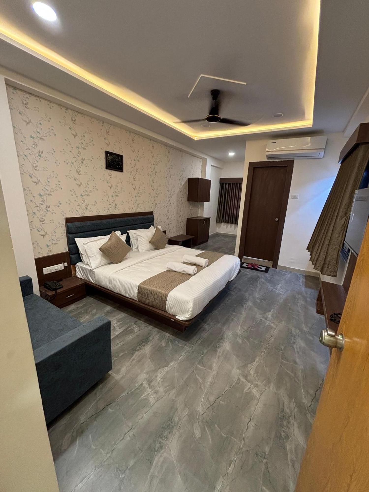 Hotel Mountain Bharuch Exterior foto