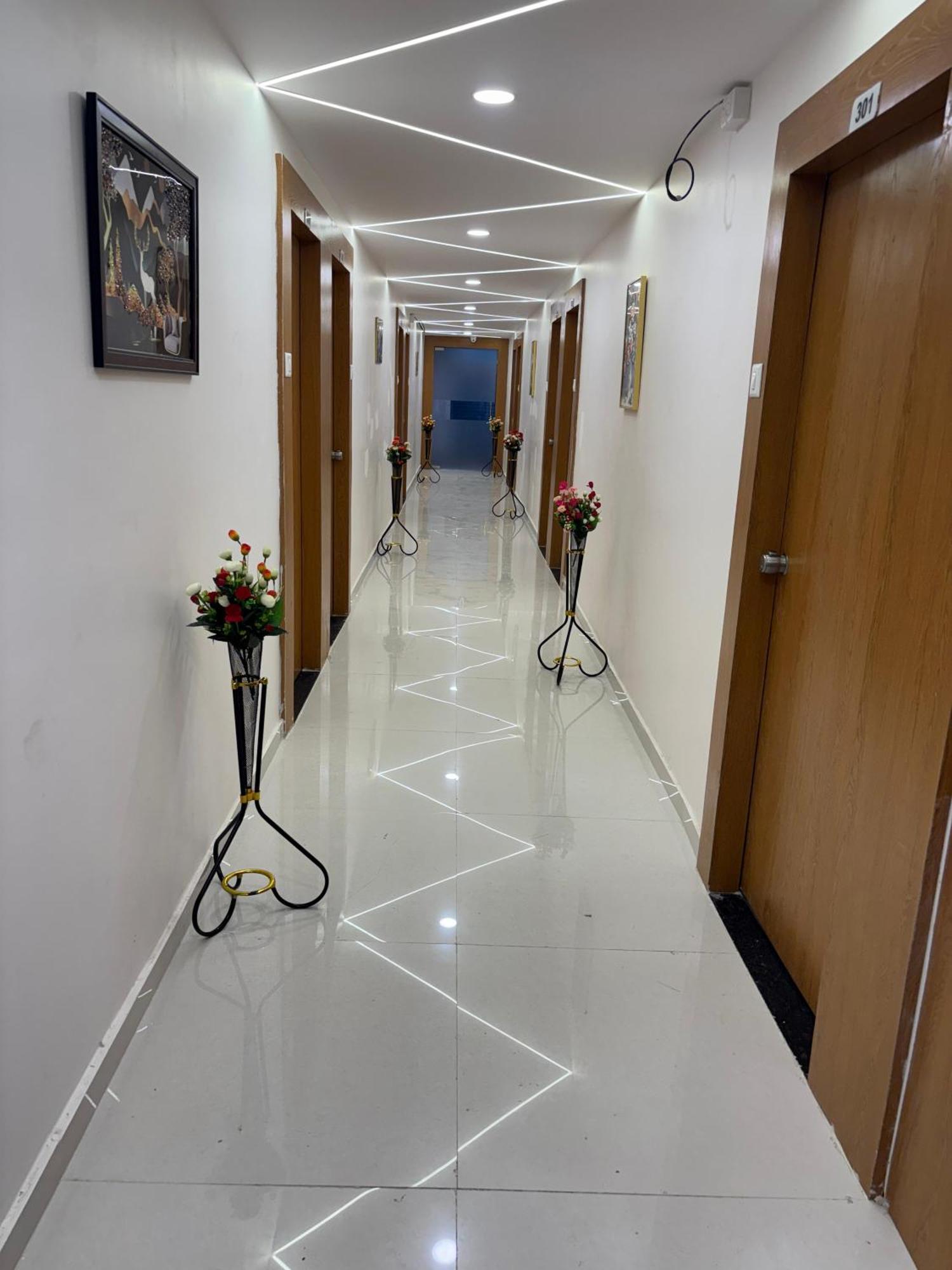 Hotel Mountain Bharuch Exterior foto