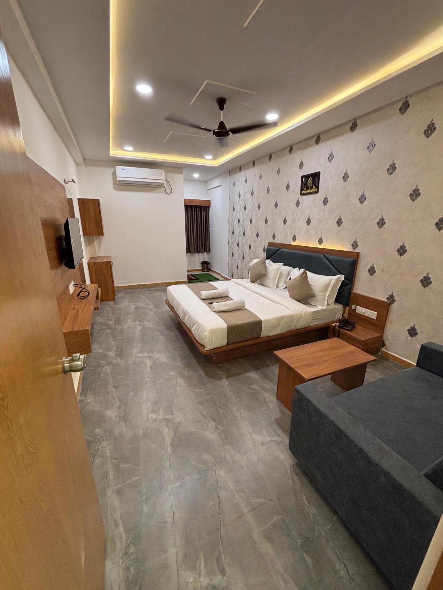 Hotel Mountain Bharuch Exterior foto